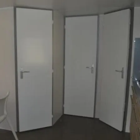Le Sen Yan Mezos